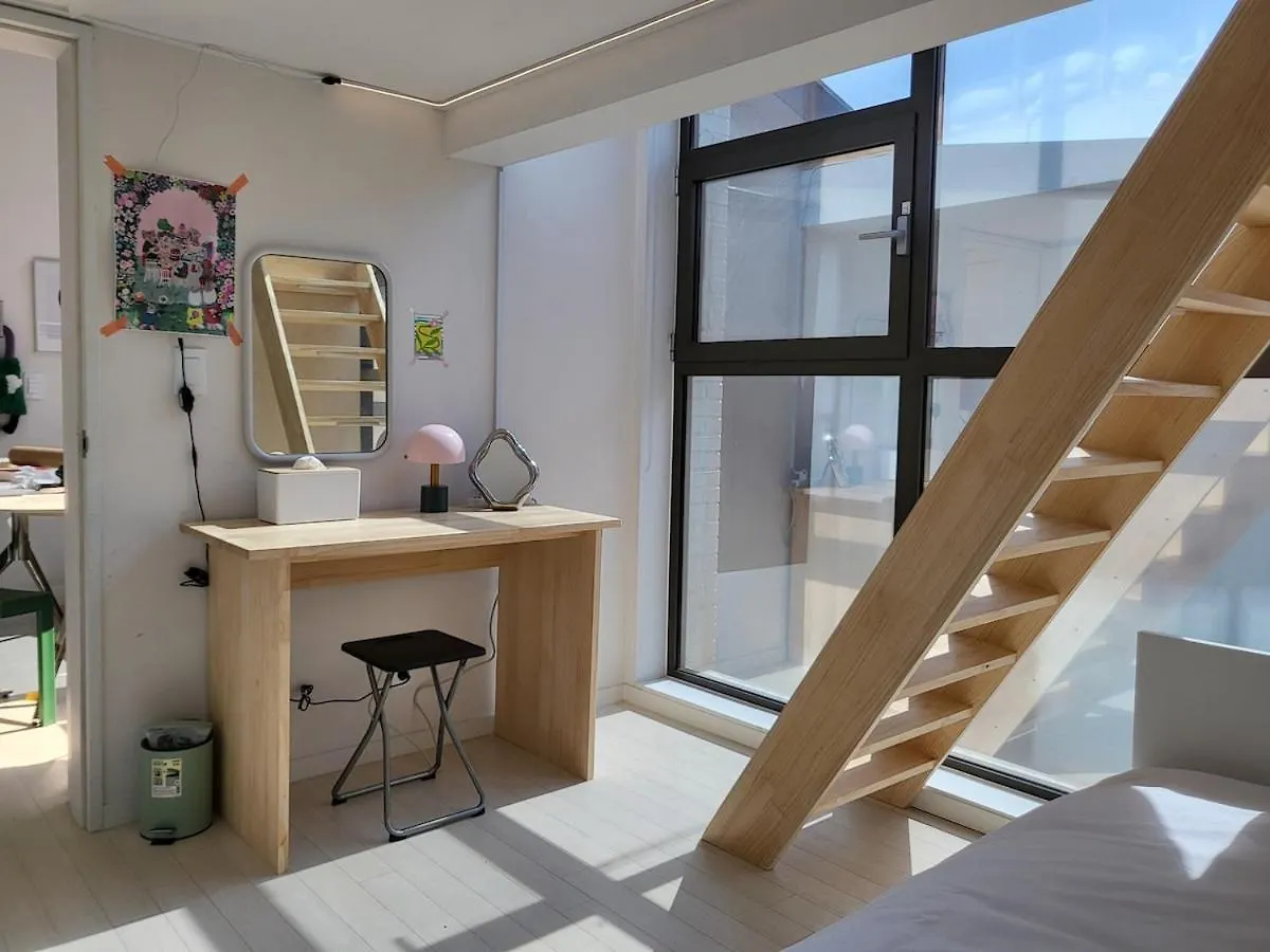 2 Rooms For 7, Young House 서울특별시